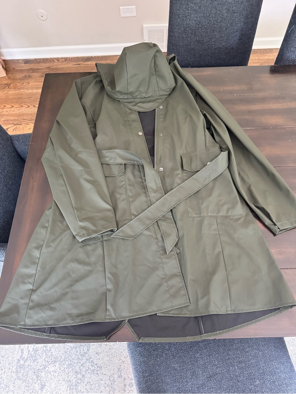 NWOT RAINS Curve Olive Green Hooded Rain Jacket